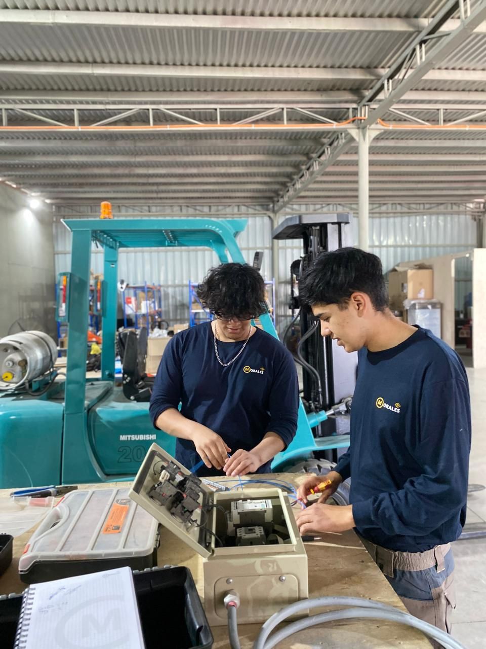 ¡Bienvenidos, Nicolás y Jean Paul, a Morales E.I.R.L.!